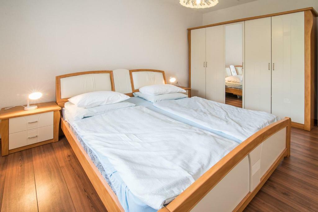 Beljan Apartments คิร์ก ภายนอก รูปภาพ