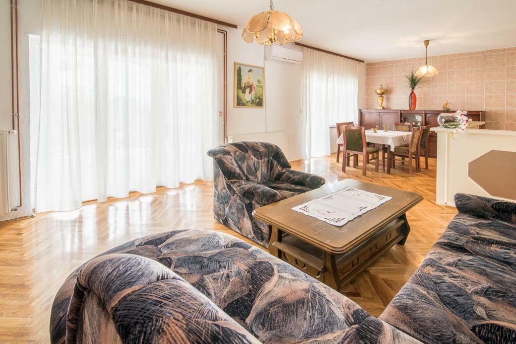 Beljan Apartments คิร์ก ภายนอก รูปภาพ